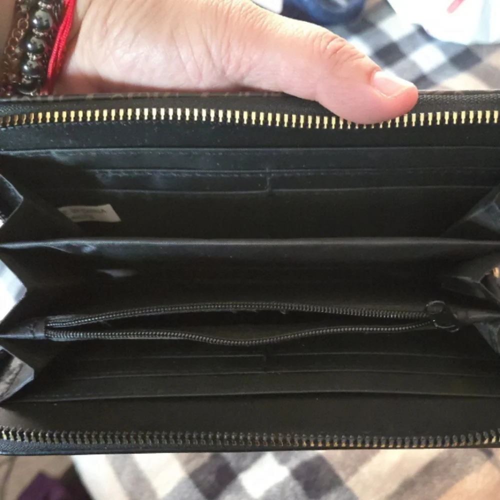 Wallets - Picture 4 of 7